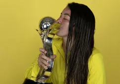 Katty 'Killer' Martínez posa con la Copa de Campeón