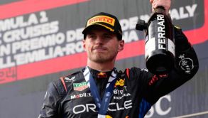 Verstappen "estalló" contra Tsunoda en el GP de Emilia-Romagna