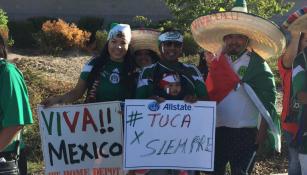 La afición mexicana apoyando al Tuca