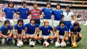Jugadores del Cruz Azul en 1979 posan antes de un juego