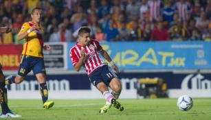 Brizuela marca el segundo gol para Chivas