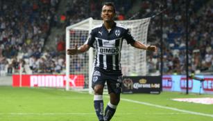 Julio Cruz festeja un gol