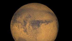 El planeta Marte visto desde un telescopio