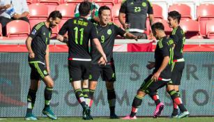 Los jugadores de la Selección Mexicana festejan gol del Cubo