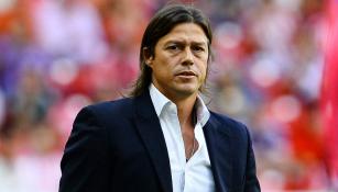 Matías Almeyda, observa juego entre Chivas y Puebla 