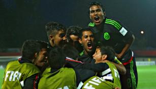 Tri Sub 17 festeja un gol contra Alemania