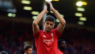 Gerrard aplaude a la afición del Liverpool