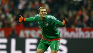 Neuer festeja tras un gol del Bayern