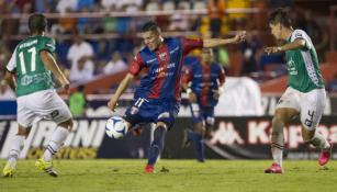 Garcés remata en partido con Atlante