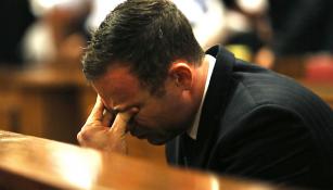 Pistorius se lamenta en la Corte