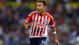 Marco Fabián en un partido de Chivas