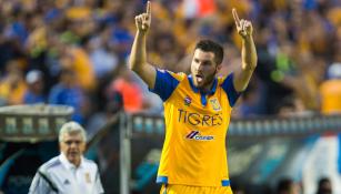 Gignac celebra un gol con los Tigres