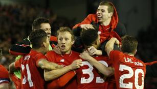 Los futbolistas del Liverpool celebran la victoria
