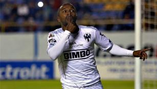 Pabón celebra su gol ante Atlético San Luis en la Copa MX