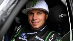 Dave Mirra dentro de un automóvil