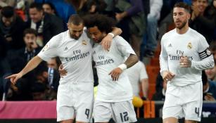 Benzema celebra con Marcelo un tanto