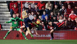 Özil marcando el primer gol para el Arsenal