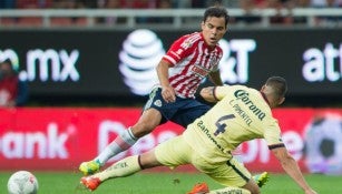 Omar Bravo durante el Clásico Nacional