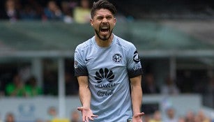 Oribe festeja un gol con las Águilas