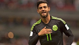 Vela festeja un gol con el Tricolor