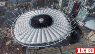 El techo de BC Place Stadium se abrió previo al juego