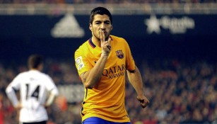 Luis Suárez festeja gol contra Valencia 
