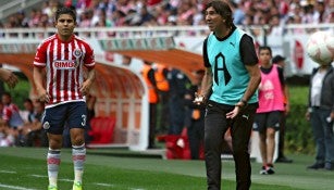 Gustavo Costas dando instrucciones desde el banquillo rojinegro