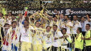 Jugadores del América festejan título de Concacaf