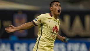 Osvaldito festeja el gol de la victoria contra Tigres