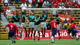 Ejecución de tiro libre en el México-Costa Rica de 2001