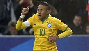 Neymar, en un duelo con la Selección de Brasil