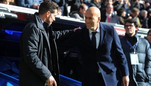 Simeone y Zidane se saludan en Derbi madrileño