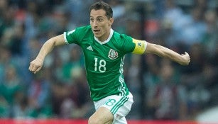 Guardado en un partido con la Selección Mexicana