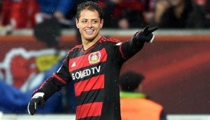 Chicharito celebra un gol con el Bayer Leverkusen