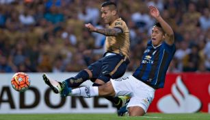 Sosa dispara para anotar el primer tanto de Pumas contra Independiente