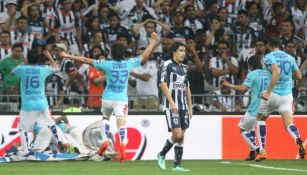 Jugadores de Pachuca festejan el gol del título