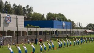 Los jugadores de Cruz Azul entrenando en las instalaciones de La Noria