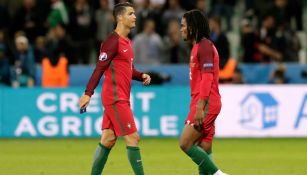 Cristiano Ronaldo y Renato Sanches durante el enfrentamiento entre Portugal e Islandia