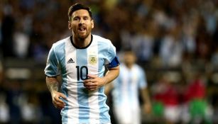 Lionel Messi luce su nuevo look en un partido de Copa América Centenario