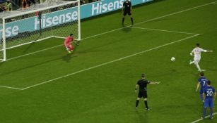 Sergio Ramos cobra un penalti contra Croacia