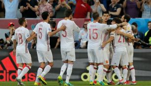 Los jugadores de España celebran el gol contra Croacia
