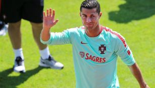 Cristiano saluda a la cámara en entrenamiento con Portugal