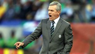 Javier Aguirre da indicaciones en juego de México