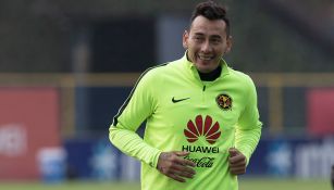 Rubens Sambueza en un entrenamiento del América