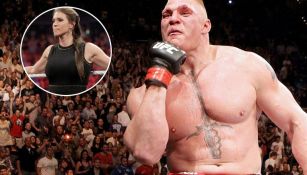 Brock Lesnar celebra una victoria en UFC