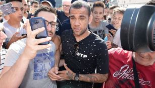 Dani Alves es recibido por aficionados de la Juventus