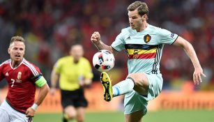 Jan Vertonghen controla el balón en el partido con Bélgica