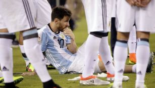 Messi se lamenta tras la derrota en la Final de CA Centenario