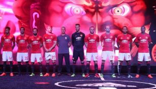 Elementos de los Red Devils lucen el nuevo uniforme 2016-17