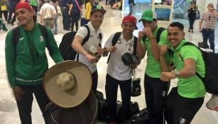 Boxeadores mexicanos, momentos previos a tomar vuelo rumbo a Brasil 